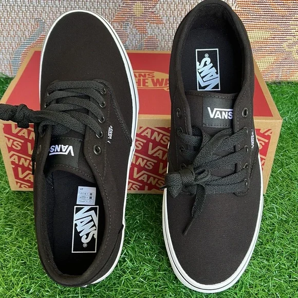 Vans Men’s Atwood
(Canvas) Black/White
VN000TUY187
Sneakers - Picture 13 of 16